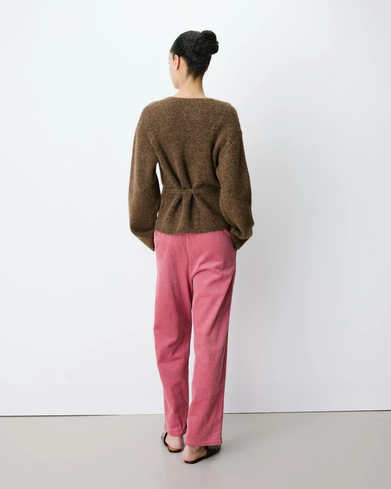 Cardigan cache-cœur nouable en maille chocolat Anior