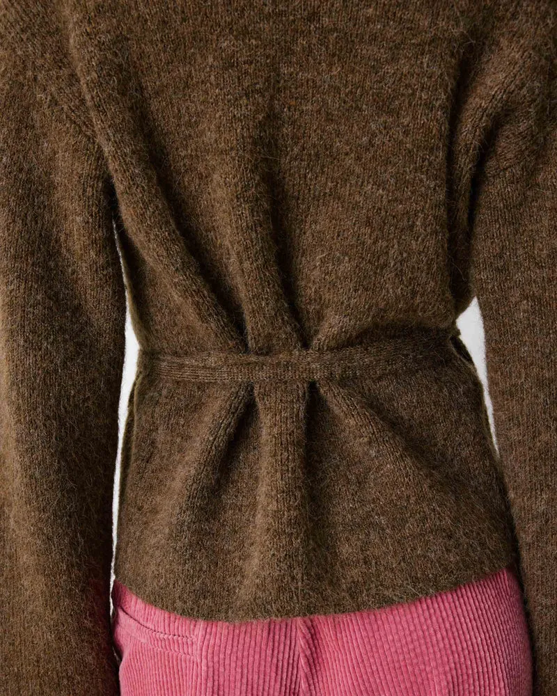 Cardigan cache-cœur nouable en maille chocolat Anior