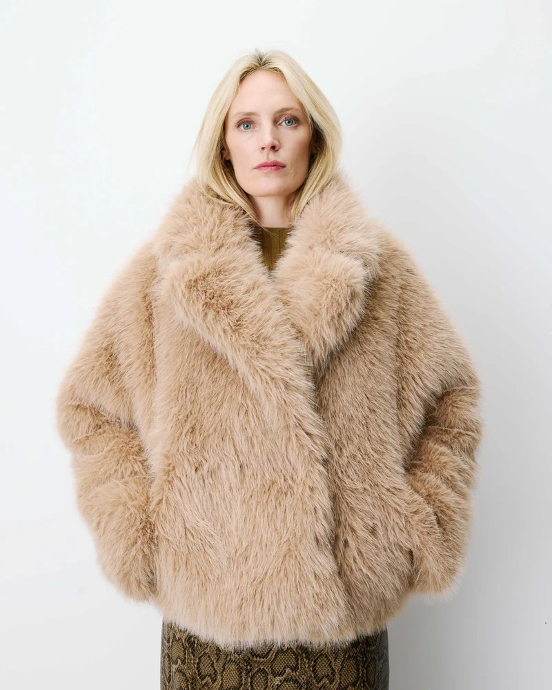 Manteau fausse fourrure croisé beige Amy
