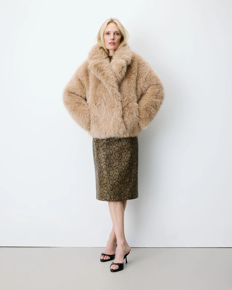 Manteau fausse fourrure croisé beige Amy