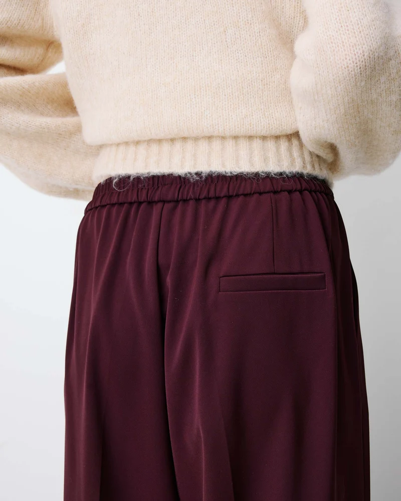 Pantalon fluide jambe large taille mi-haute aubergine Noblesse