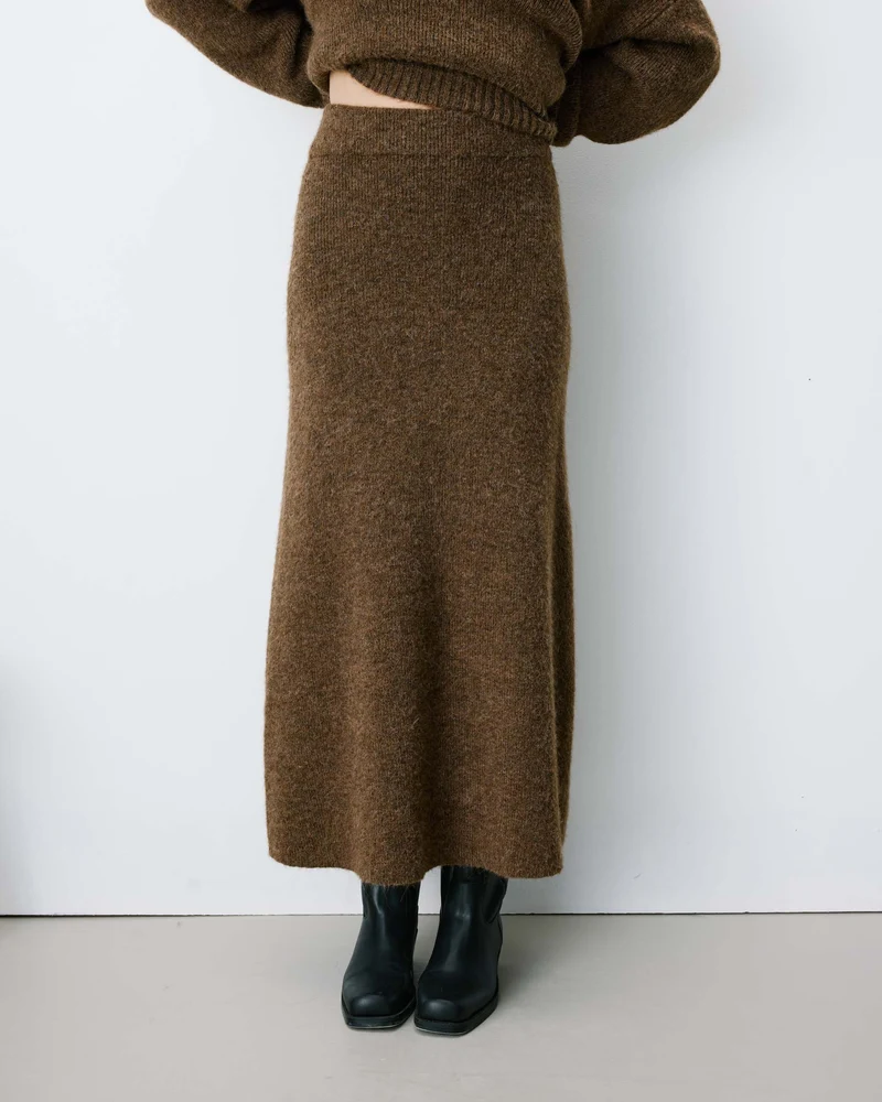 Jupe longue évasée en maille taille haute chocolat Aluna