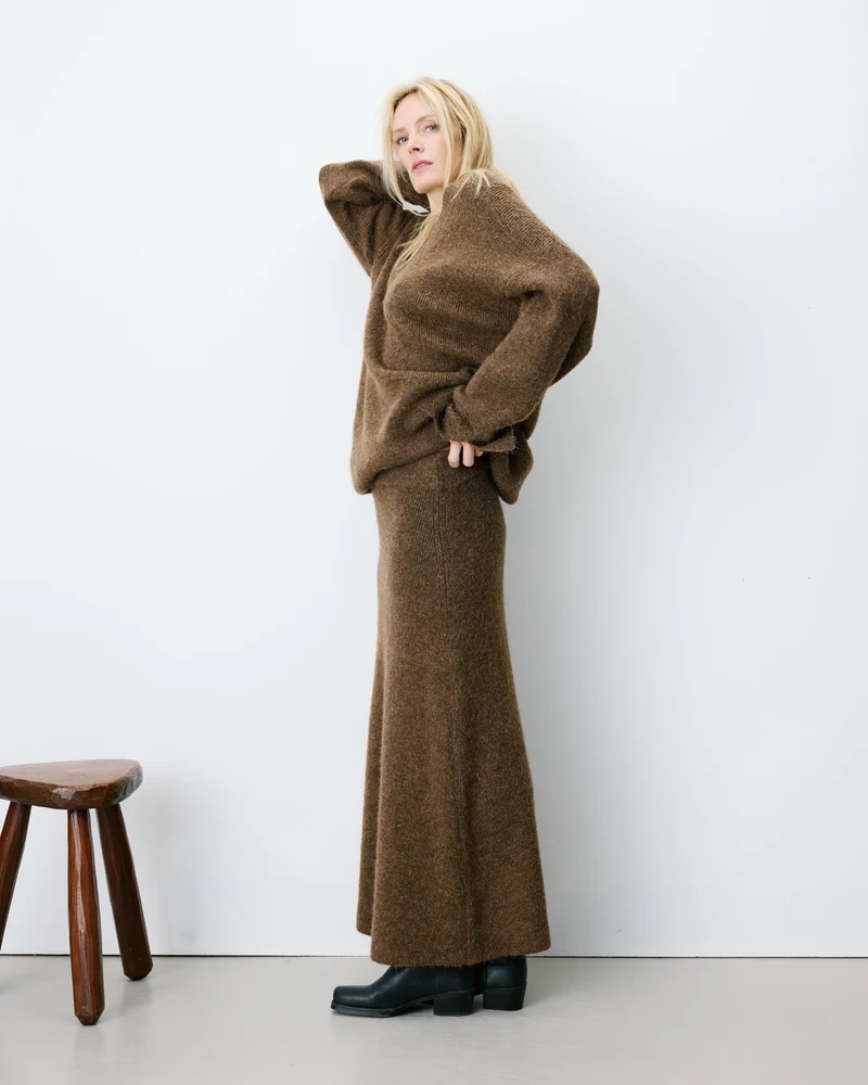Jupe longue évasée en maille taille haute chocolat Aluna