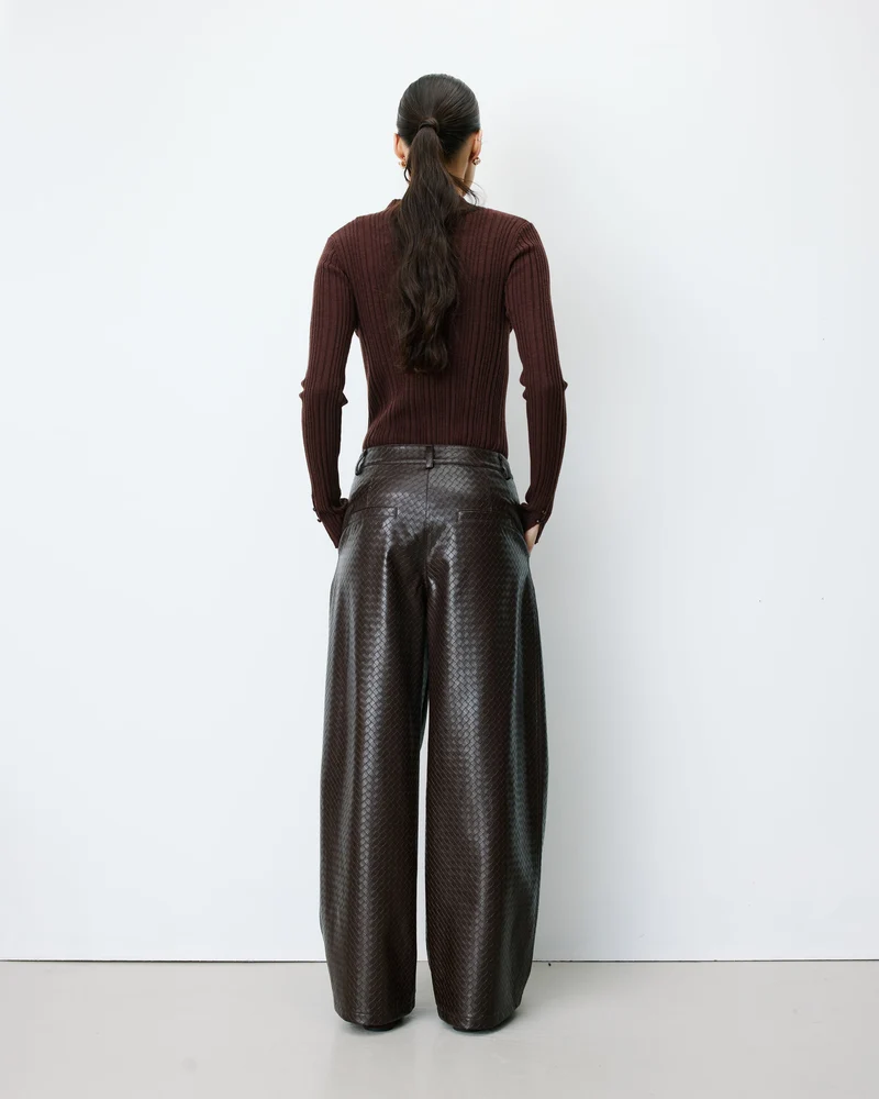 Pantalon barrel similicuir texturé chocolat Artius