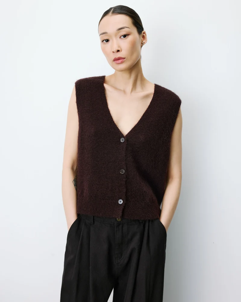 Cardigan sans manches boutonné col V chocolat Nars