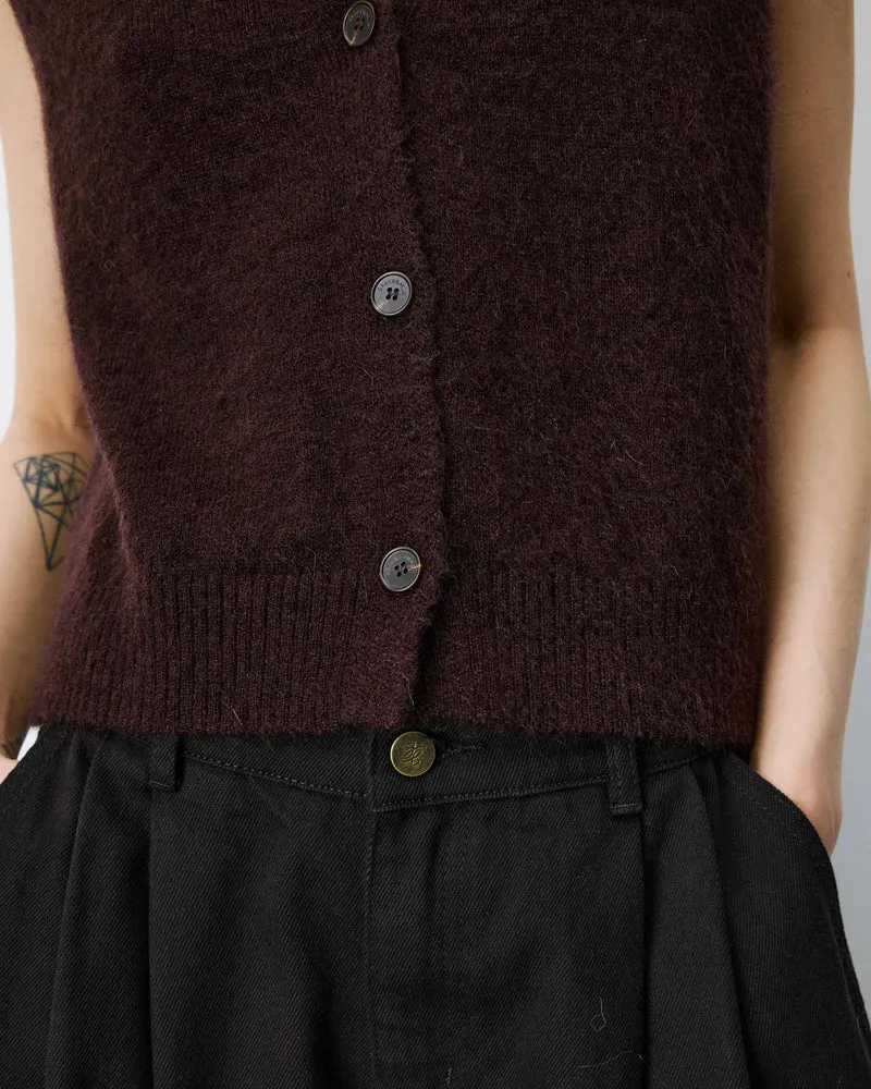 Cardigan sans manches boutonné col V chocolat Nars