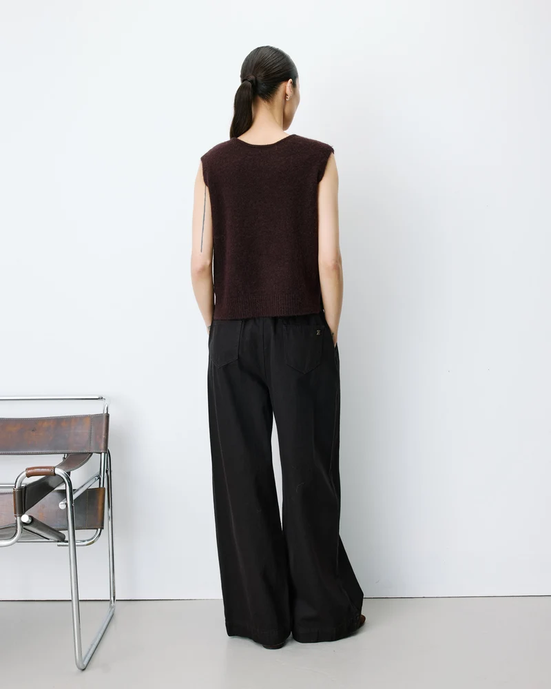 Cardigan sans manches boutonné col V chocolat Nars