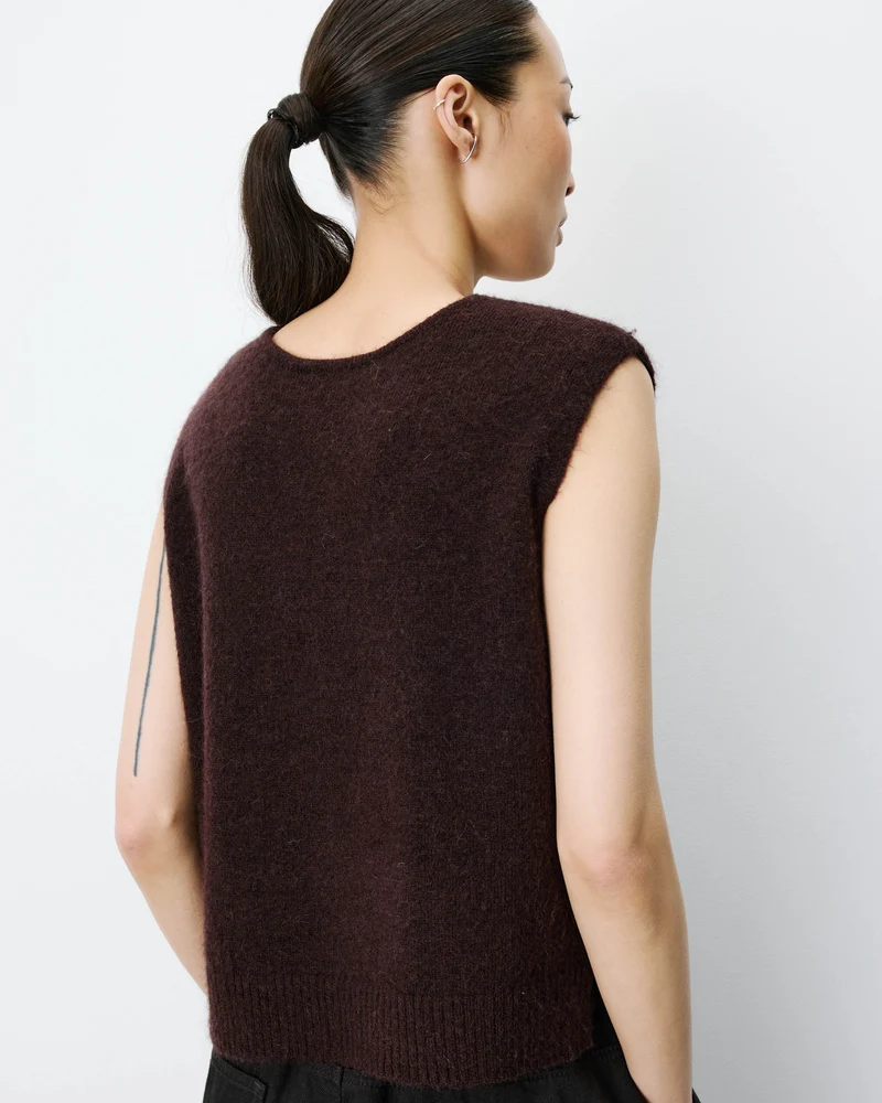 Cardigan sans manches boutonné col V chocolat Nars