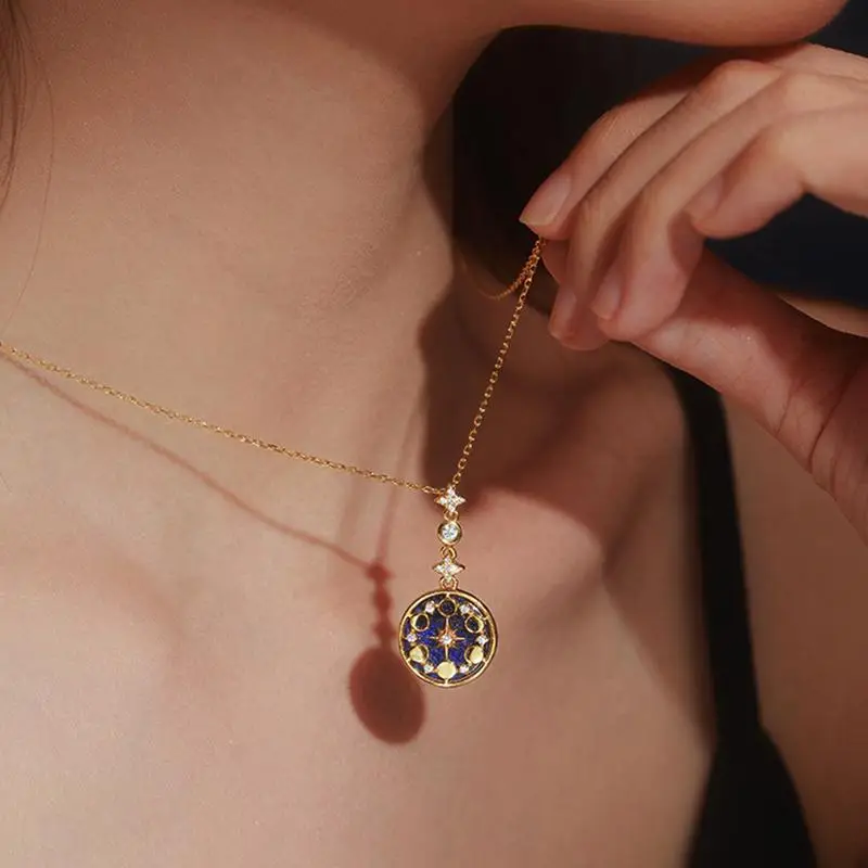 Collier Médaillon or Cycle Lunaire et Ciel Étoilé