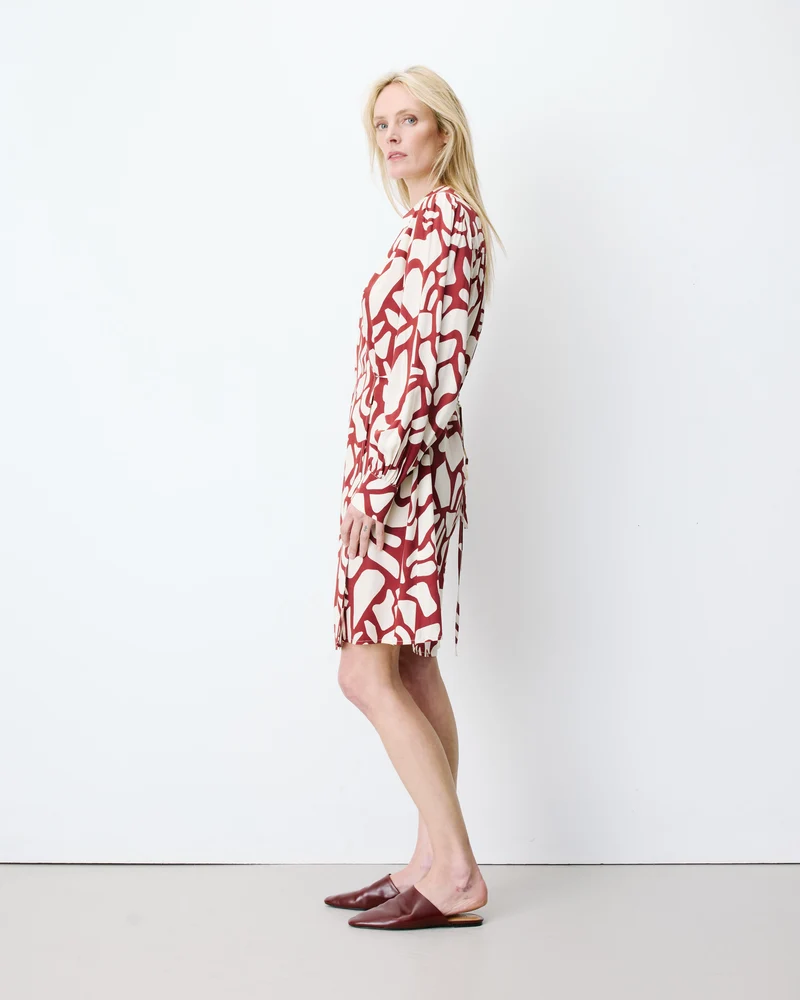 Robe courte portefeuille à motif terracotta Anika