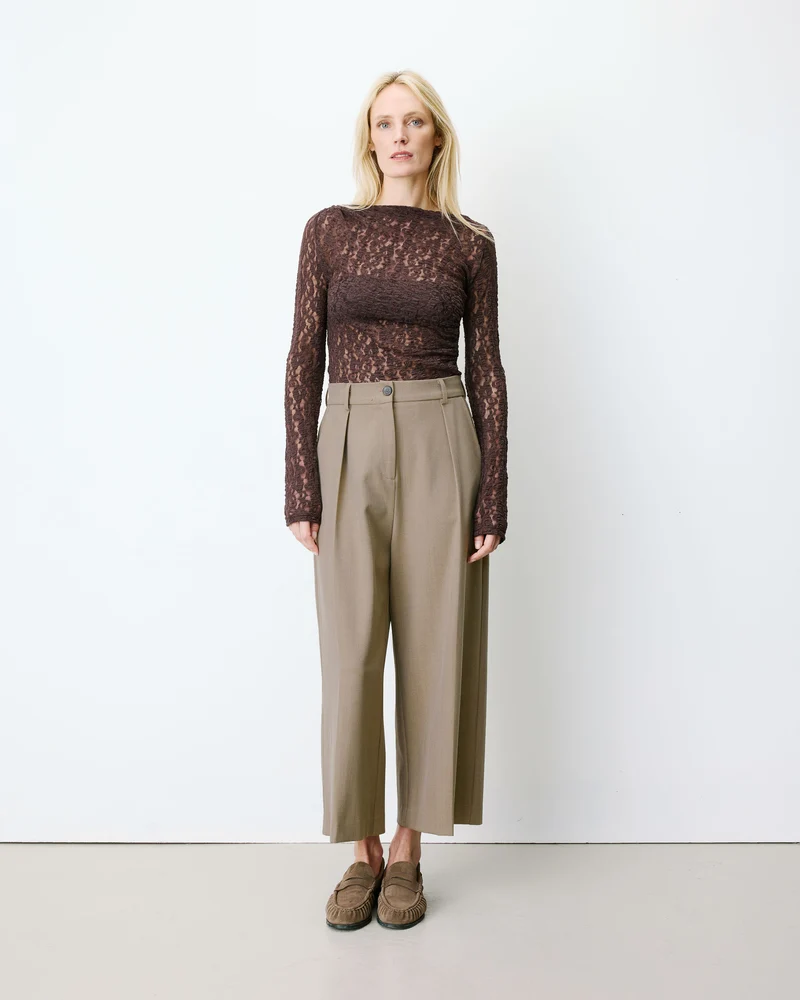 Pantalon tailleur court large à plis beige Atlantis