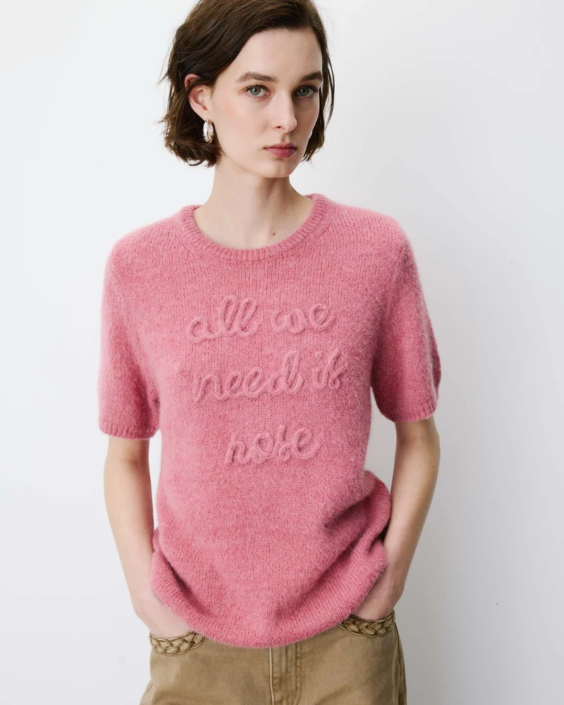 Pull manches courtes à message brodé blush Austyn