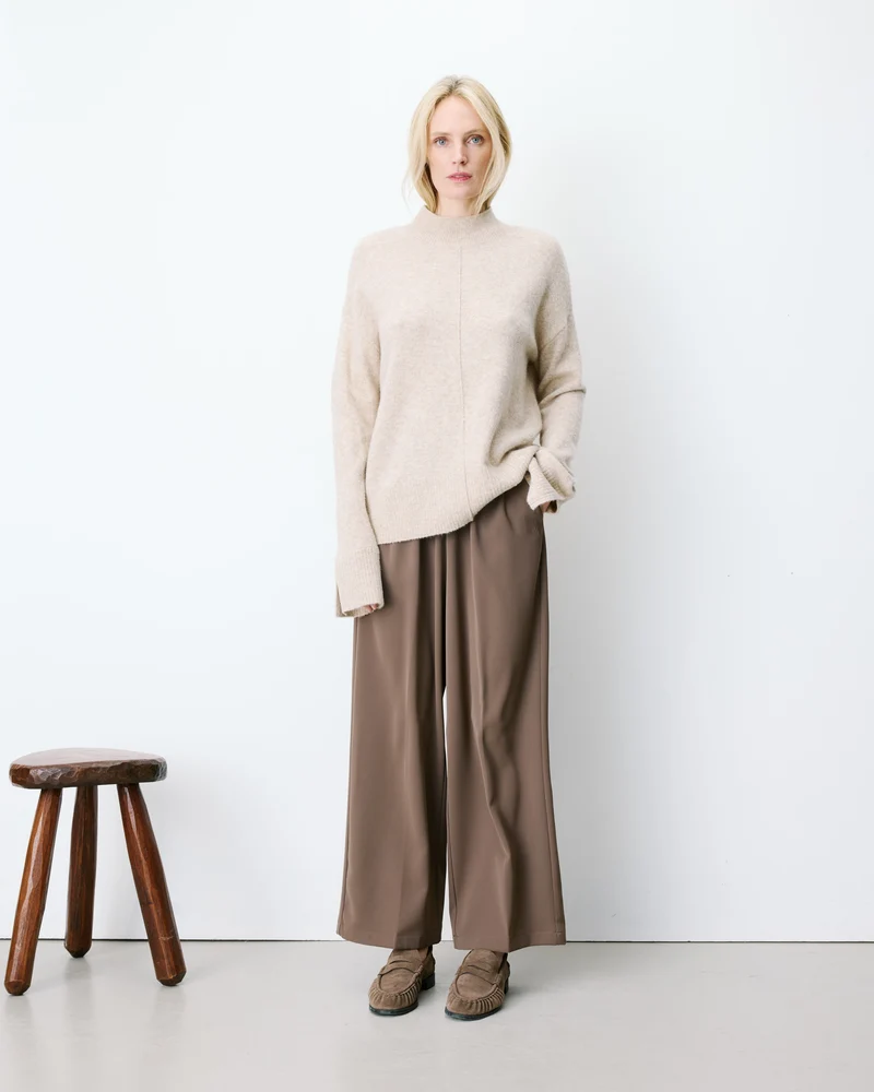 Pull large en maille jersey col montant sable Adelice