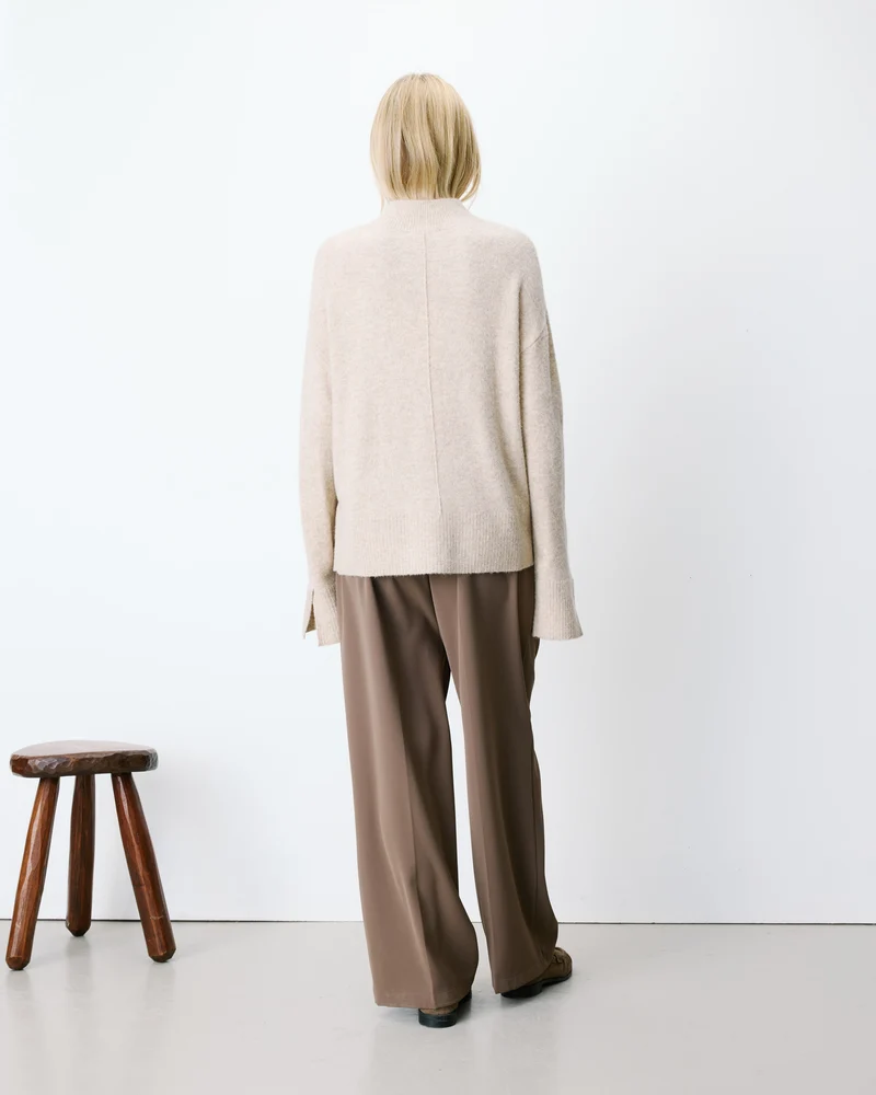 Pull large en maille jersey col montant sable Adelice
