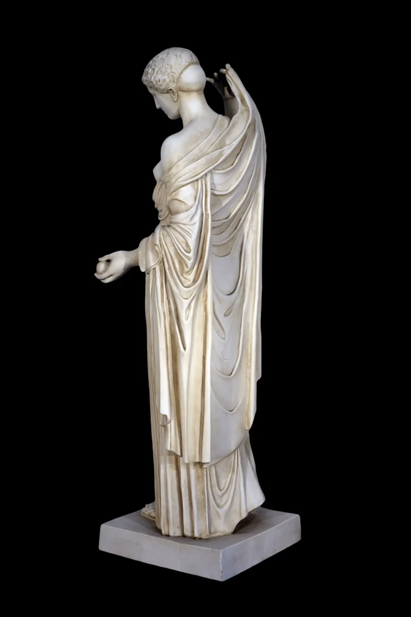 Statue Vénus Genitrix (musée du Louvre) - grande sculpture en marbre blanc
