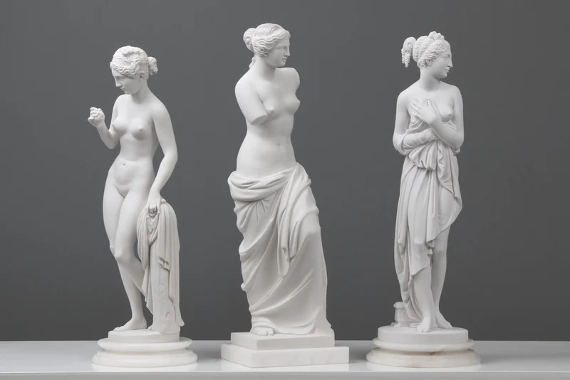 Staute Vénus avec la pomme (Bertel Thorvaldsen) - sculpture en marbre