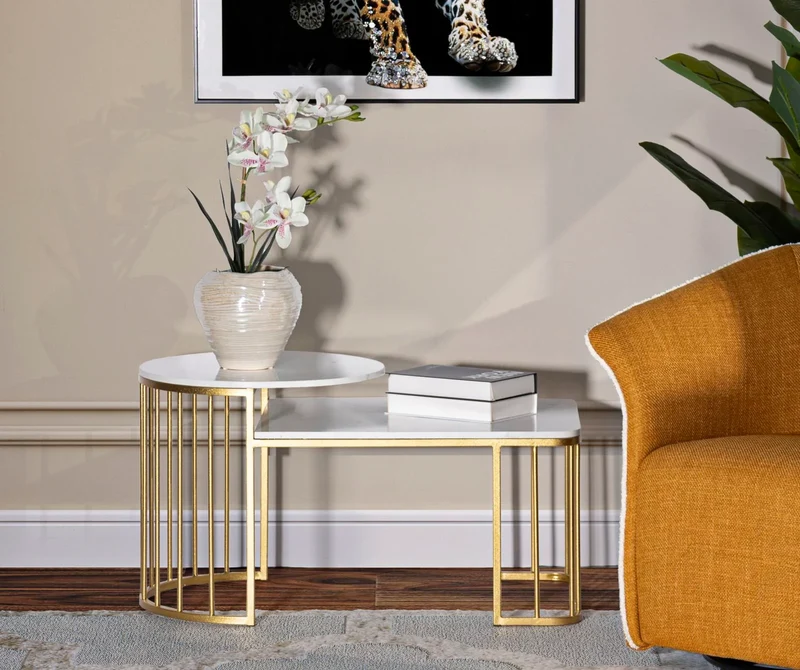 Table basse rectangulaire en marbre artificiel avec base dorée – Collection Ankara