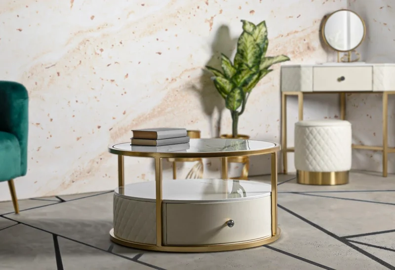 Table basse ronde avec piètement doré – Sharon Modern Design avec plateau en marbre