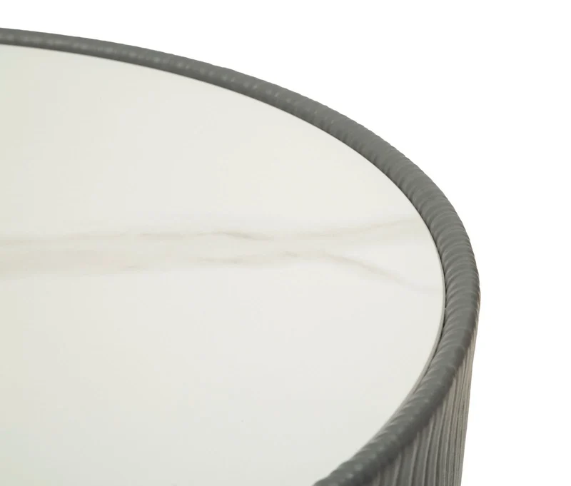 Table basse ronde noire avec base dorée – Style contemporain Elge avec plateau en marbre