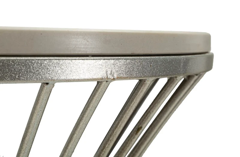 Table d'appoint ronde en marbre artificiel avec base en métal – Funnel Accent Design