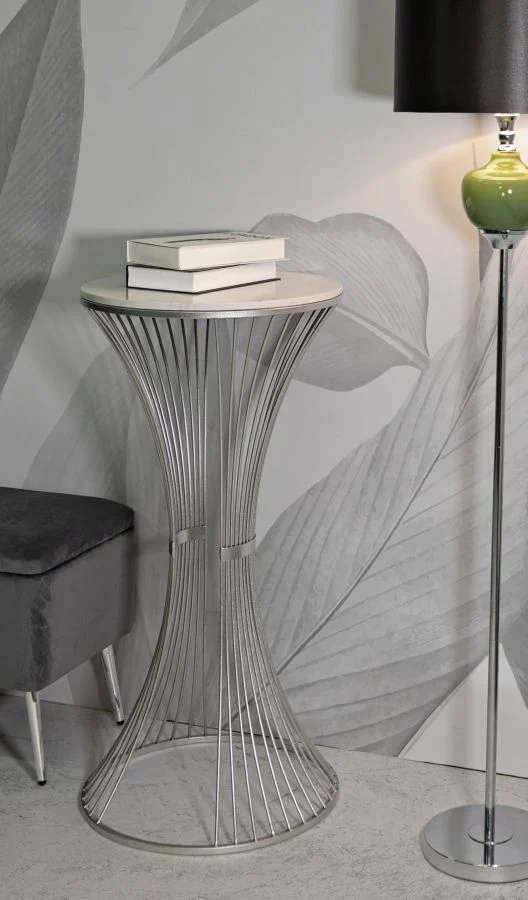 Table d'appoint ronde en marbre artificiel avec base en métal – Funnel Accent Design