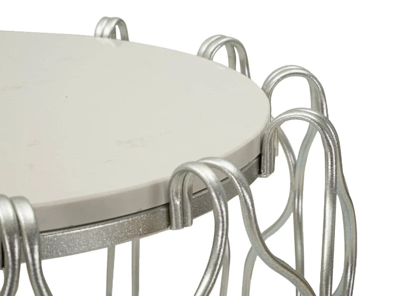 Table d'appoint ronde en marbre artificiel avec structure en métal tressé – Hook Accent Design