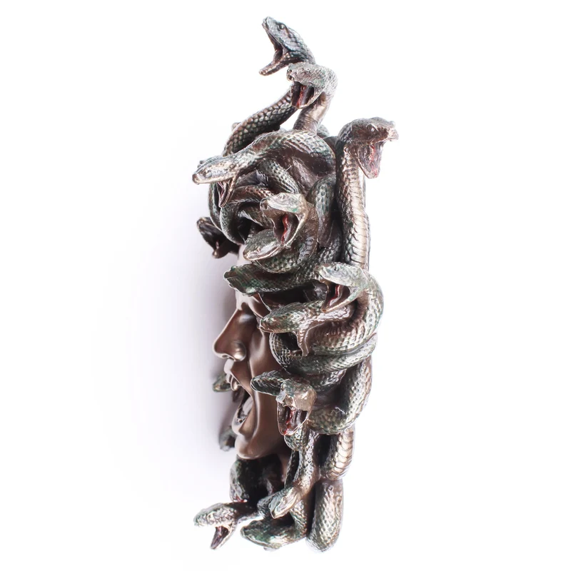 Tête de Méduse, sculpture murale (Statue en bronze moulé à froid)
