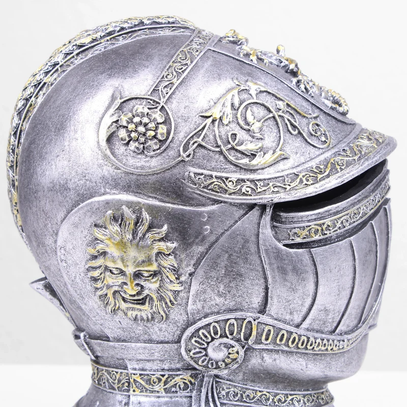 Tirelire en forme de casque médiéval de chevalier (Sculpture moulé à froid)