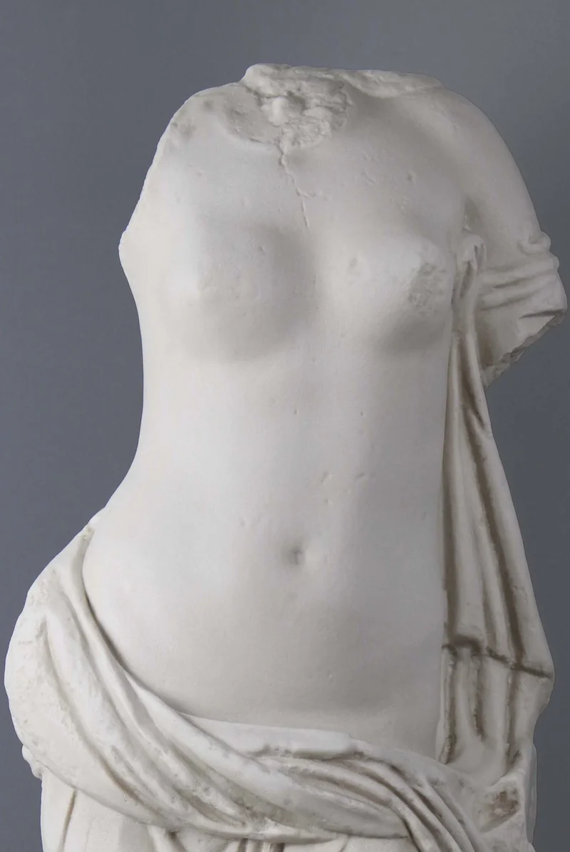 Torse d'Aphrodite - grande sculpture en marbre blanc