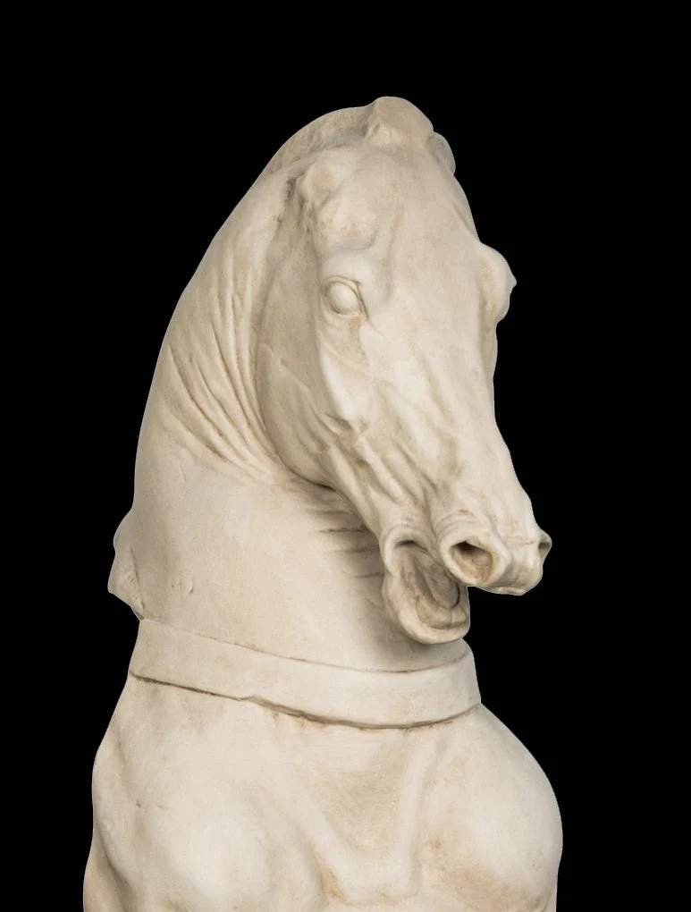 Torse de cheval romain - grande sculpture en marbre blanc