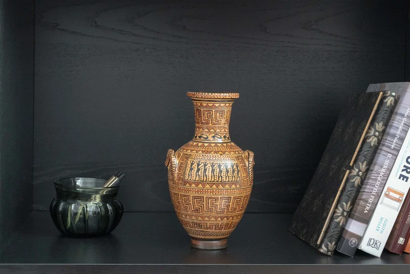Vase Grec Géométrique avec Motifs Complexes