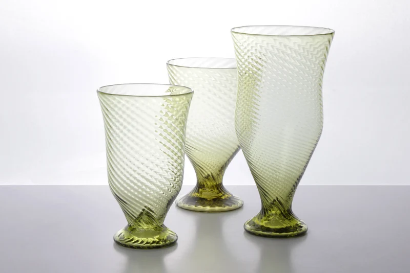 Verre Romain avec Reliefs Linéaires en Paire