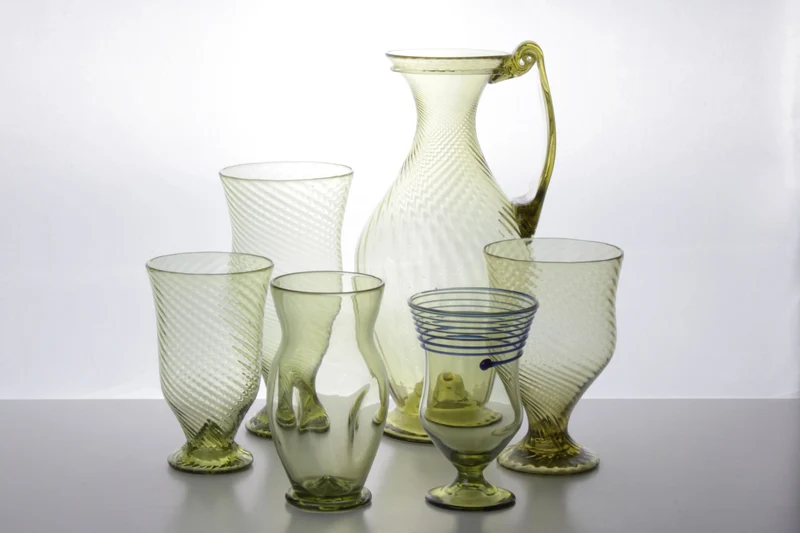 Verre Romain avec Reliefs Linéaires en Paire