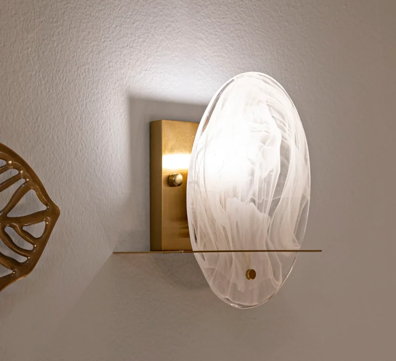 Applique murale dorée et blanche avec abat-jour ovale – Portlan Decorative Light