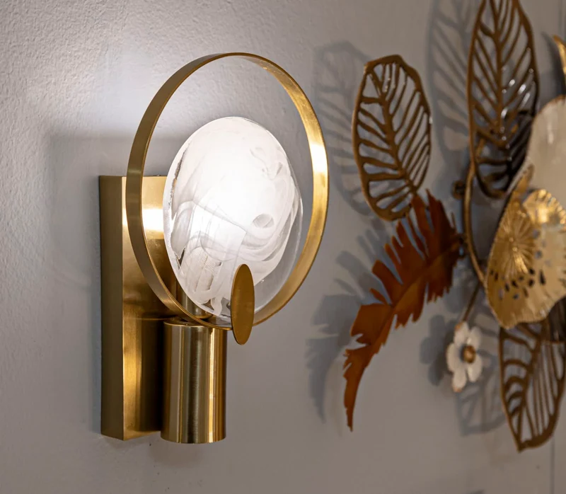 Applique murale dorée et blanche avec abat-jour rond – Oklan Modern Style
