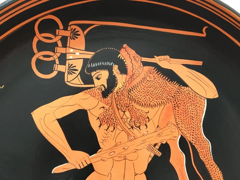Assiette grecque avec Hercule à figures rouges
