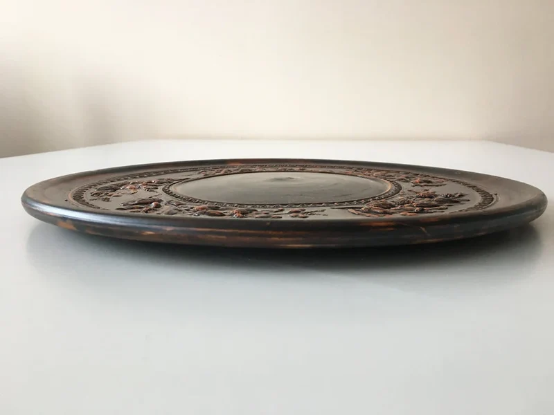 Assiette romaine avec relief des glands - céramique sigillée