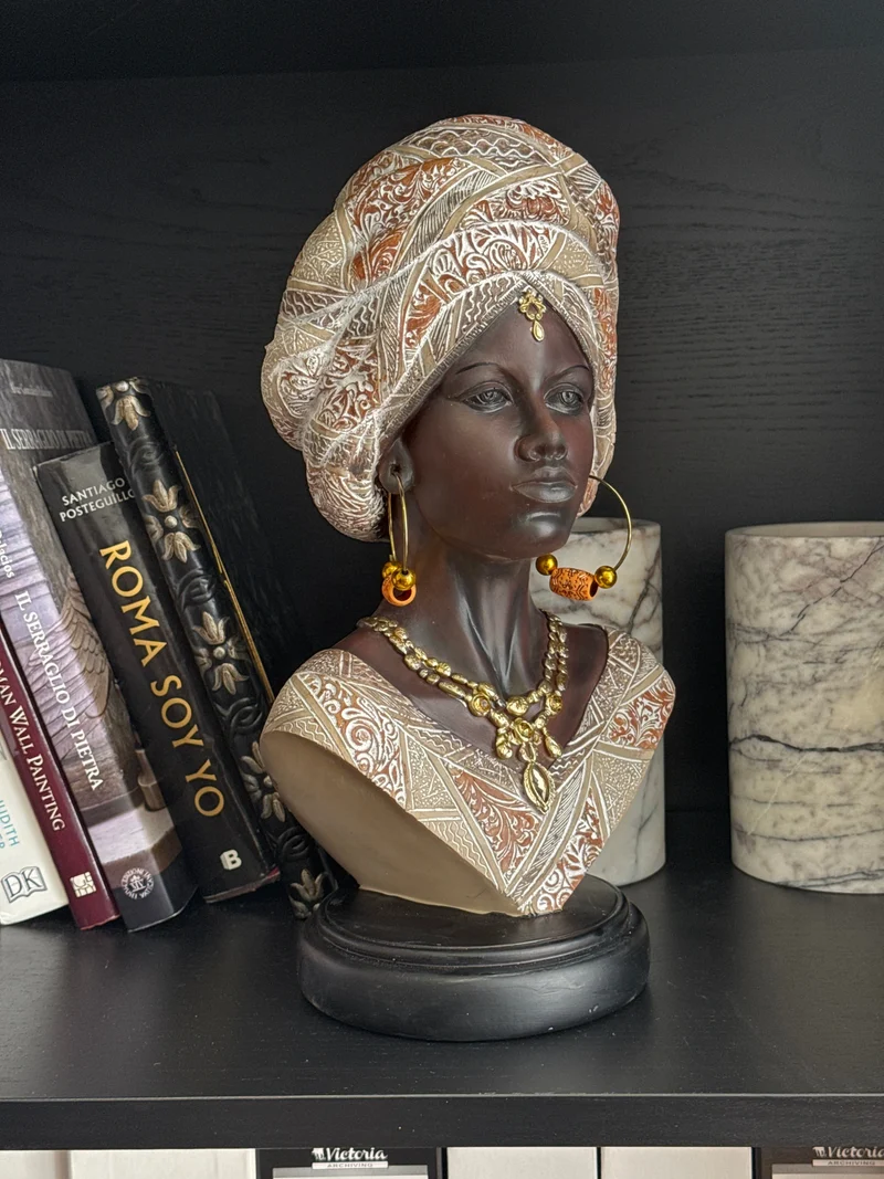 Buste de Femme Africaine (Blanc et Or)
