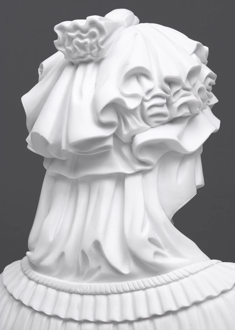 Buste de jeune fille voilée (dame voilée comme Madonna di Lippi) - sculpture en marbre
