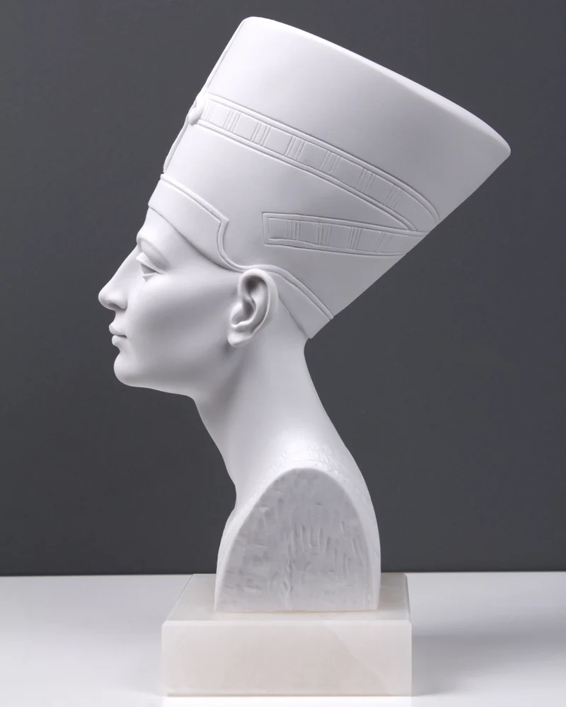 Buste de la reine Nefertiti - sculpture en marbre