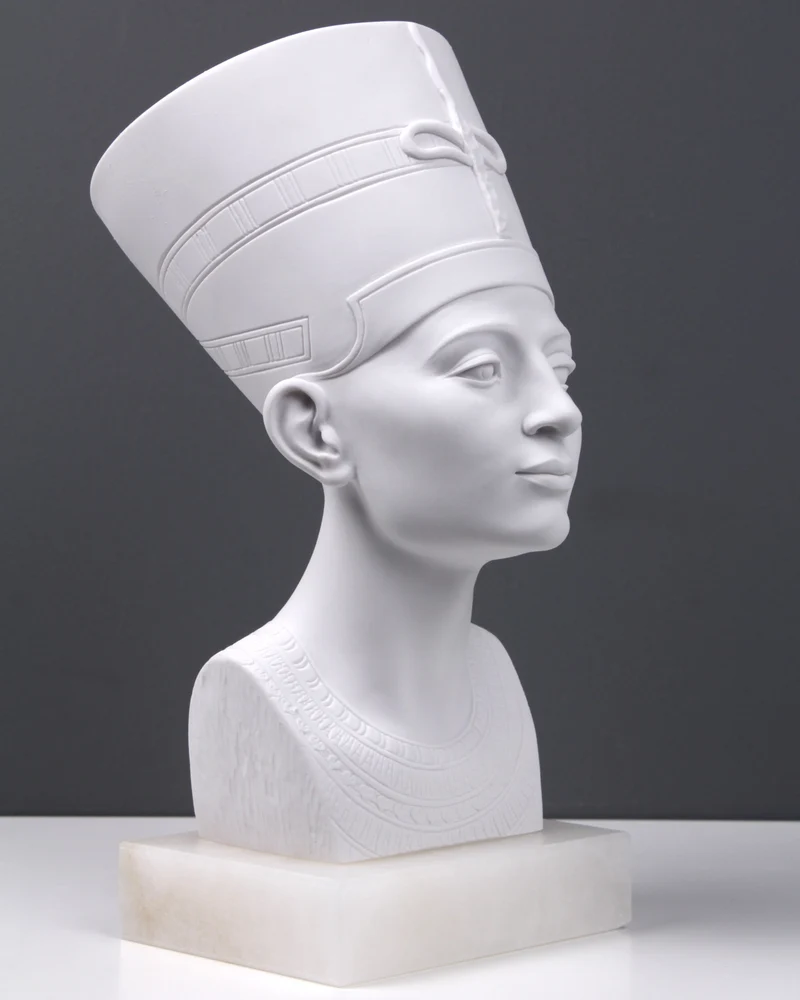 Buste de la reine Nefertiti - sculpture en marbre