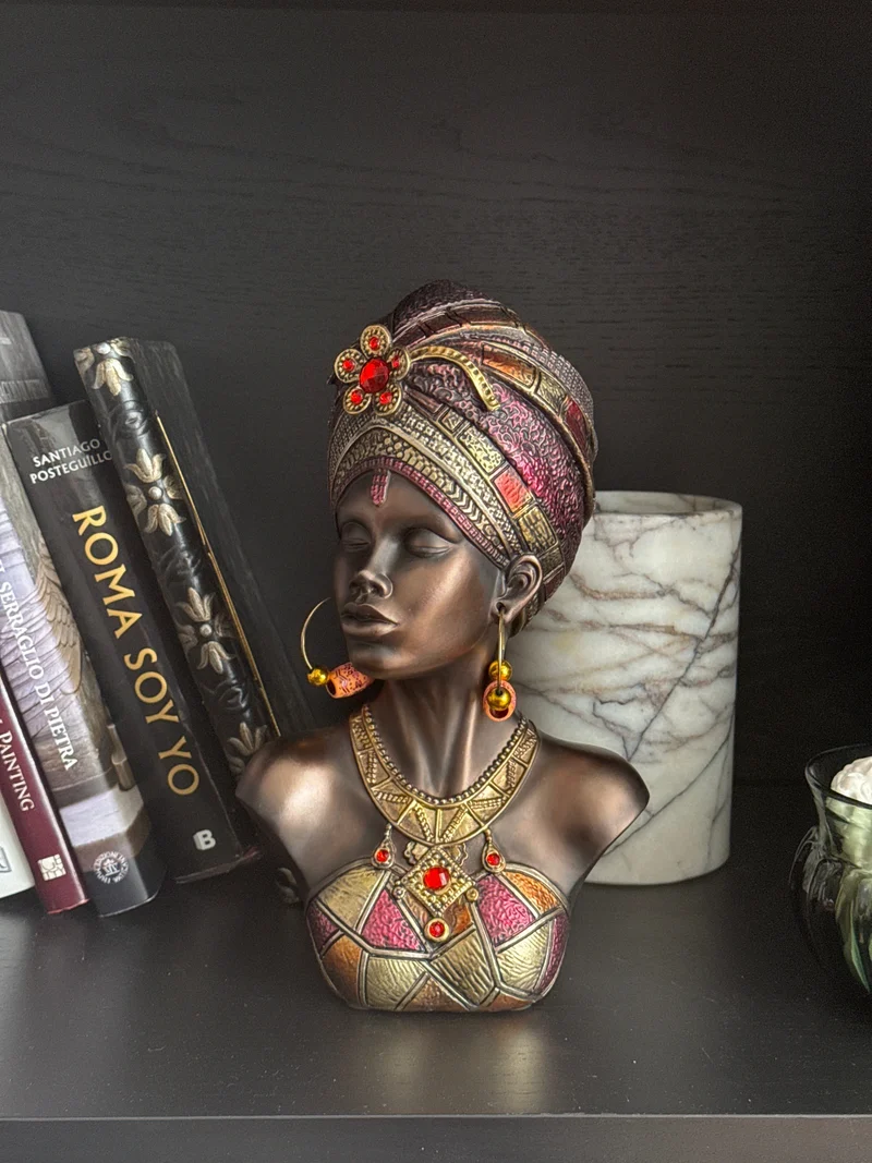 Buste de Reine Africaine avec coiffe et bijoux (Finition bronze)