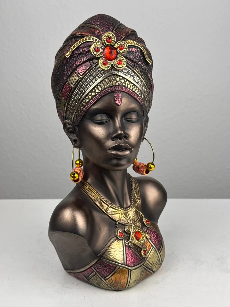 Buste de Reine Africaine avec coiffe et bijoux (Finition bronze)
