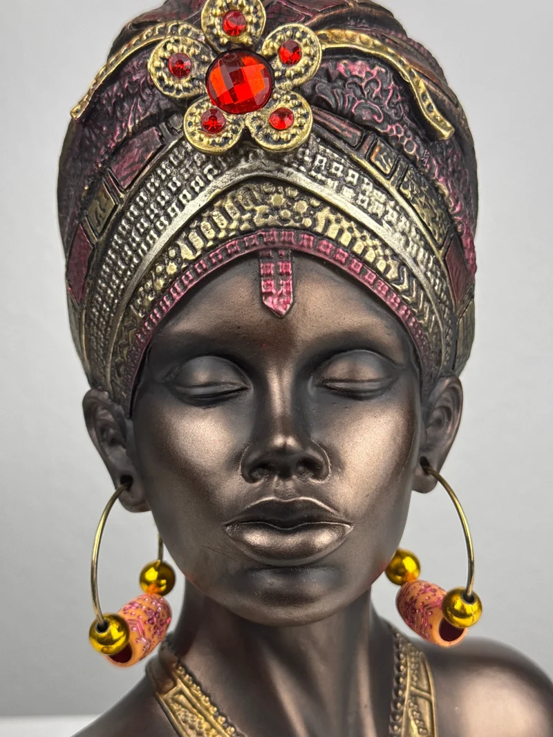Buste de Reine Africaine avec coiffe et bijoux (Finition bronze)