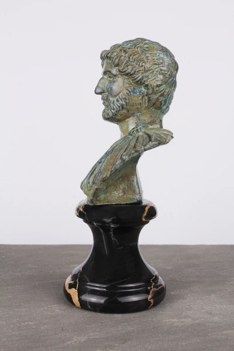 Buste d'Hadrien - empereur romain - bronze vert