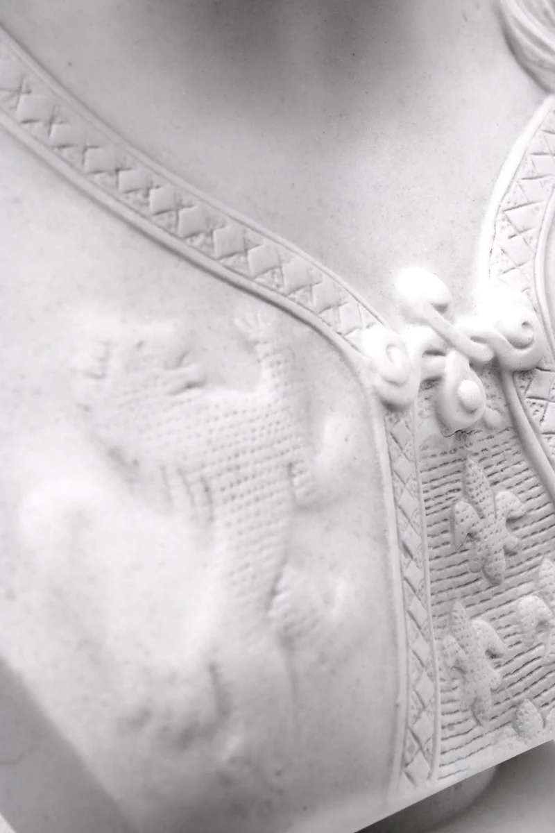 Buste d'une princesse - sculpture en marbre
