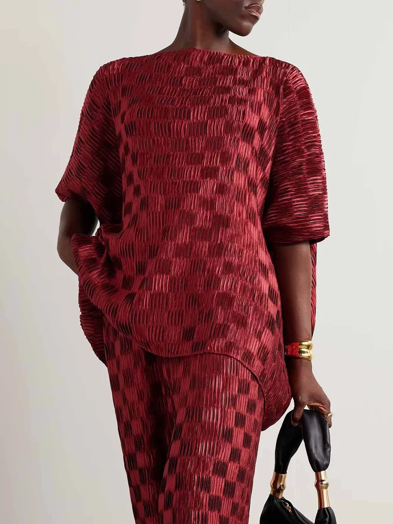 Elegant Textured Loose-Fit Short-Sleeve Blouse