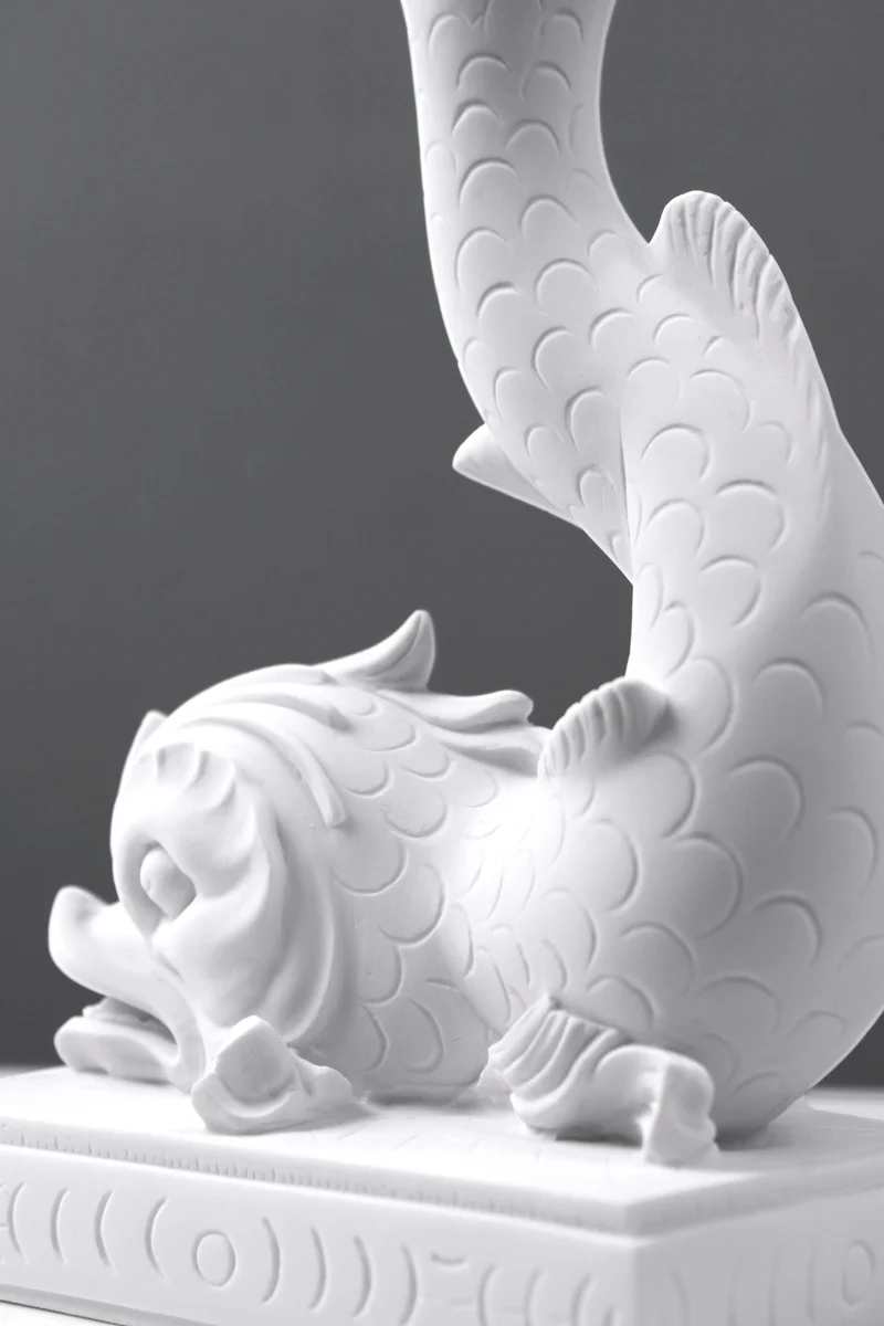 Bougeoir de dauphin classique en paire - sculpture en marbre