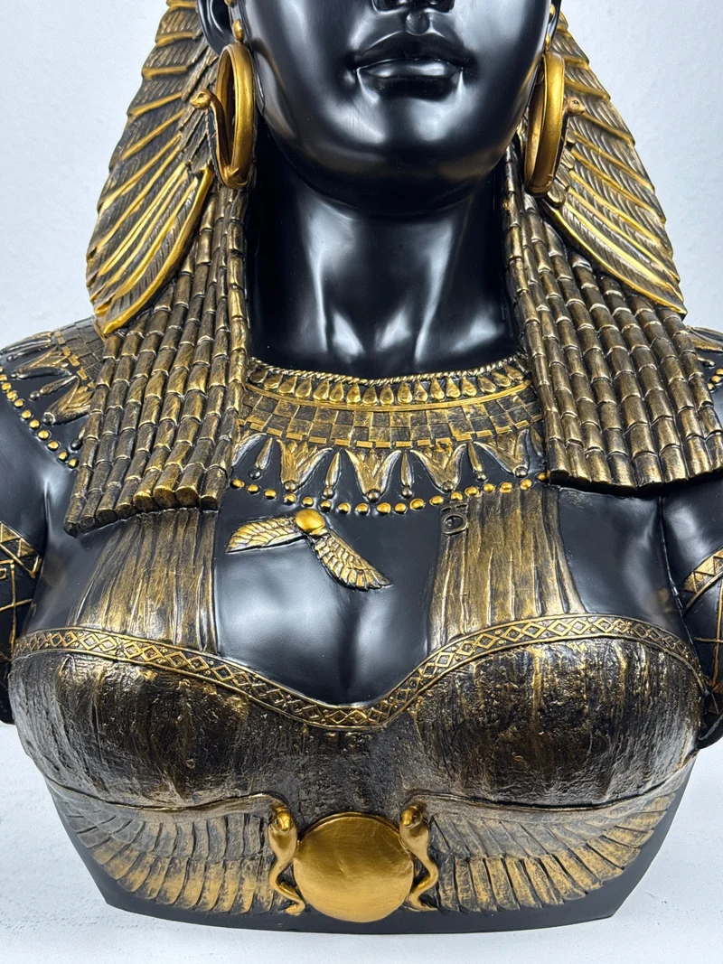 Cléopâtre, Reine d’Égypte (Buste noir et or)