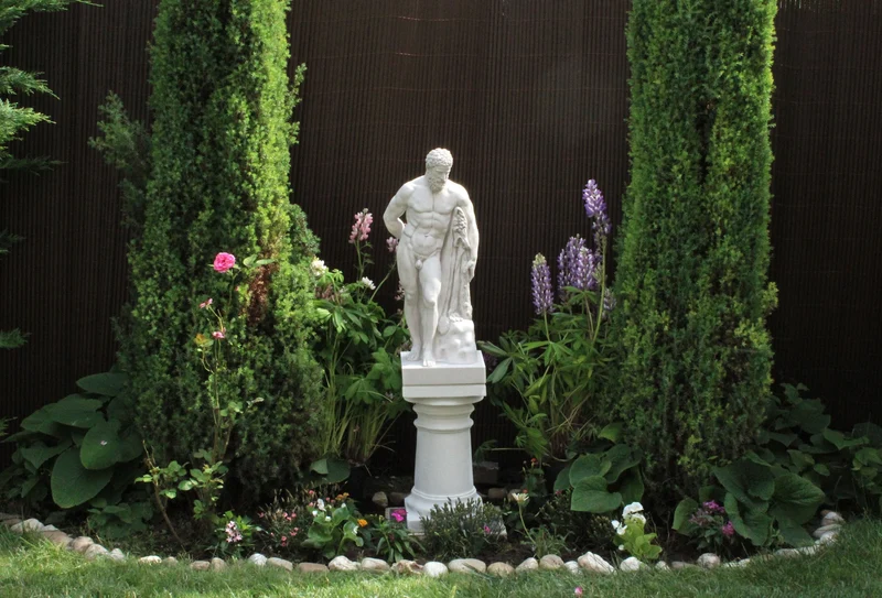 Colonne dorique (Piédestal de jardin)